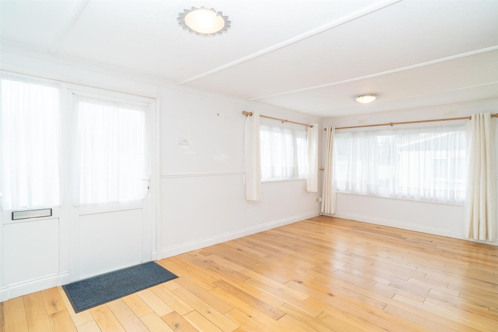 2 bed mobile/park home for sale in Arkley Park, Gate Lane, EN5 Zoopla