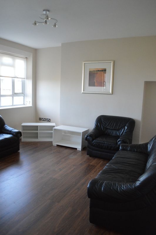 3 bed flat to rent in White City Estate, London W12 Zoopla