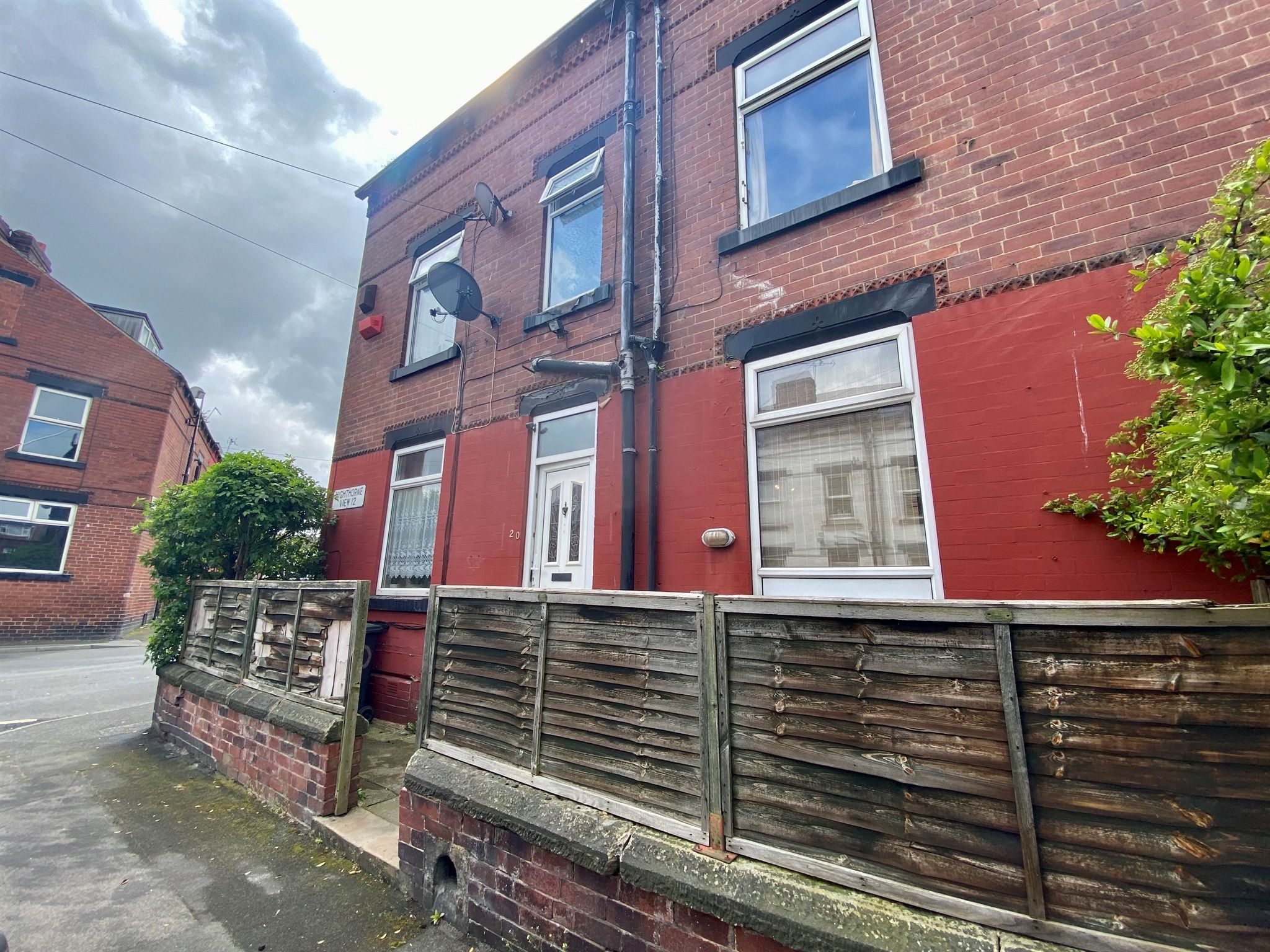 4 bed end terrace house for sale in Highthorne View, Armley, Leeds LS12