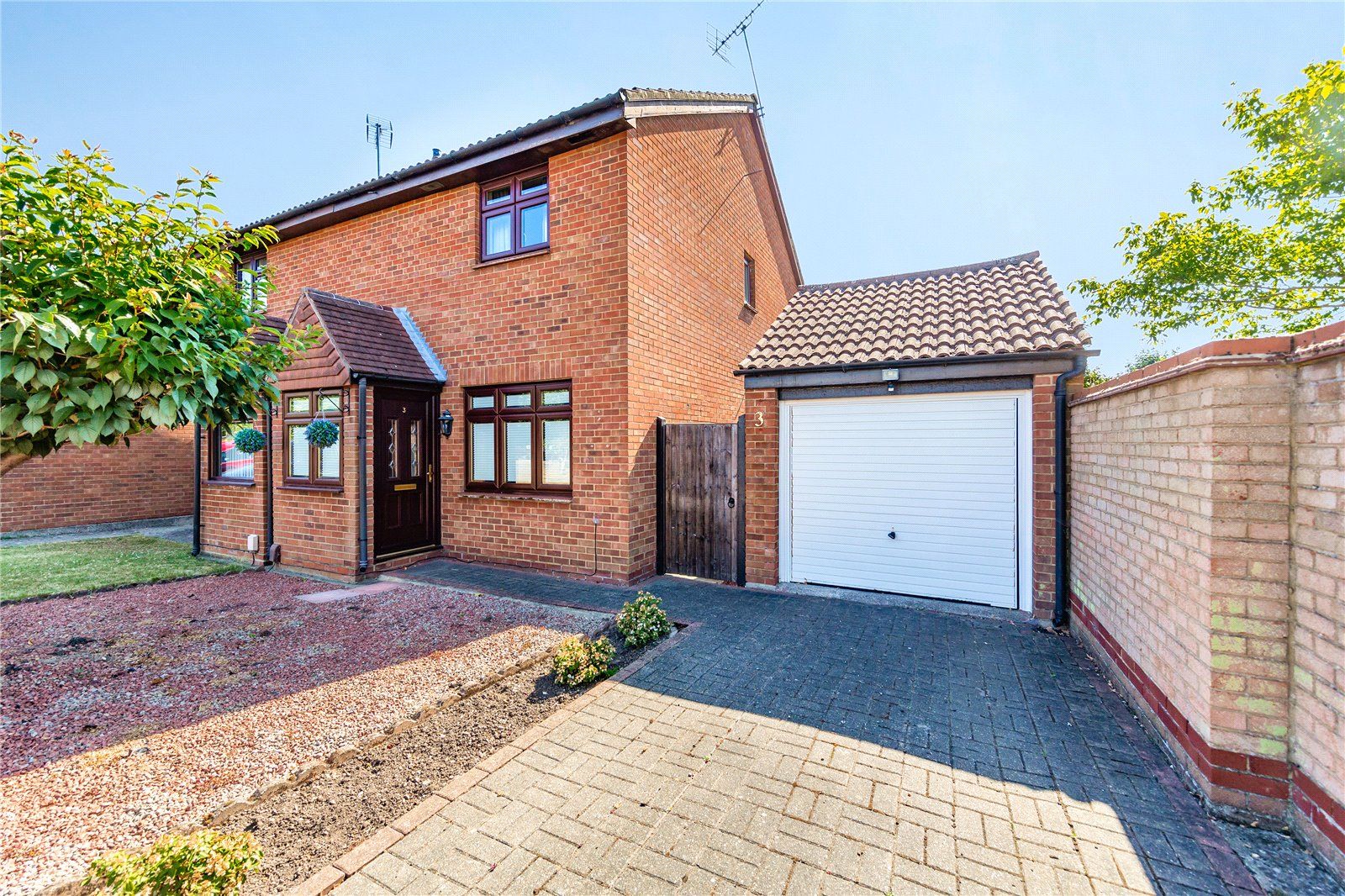 3 bed semidetached house for sale in Golding Thoroughfare, Chelmsford