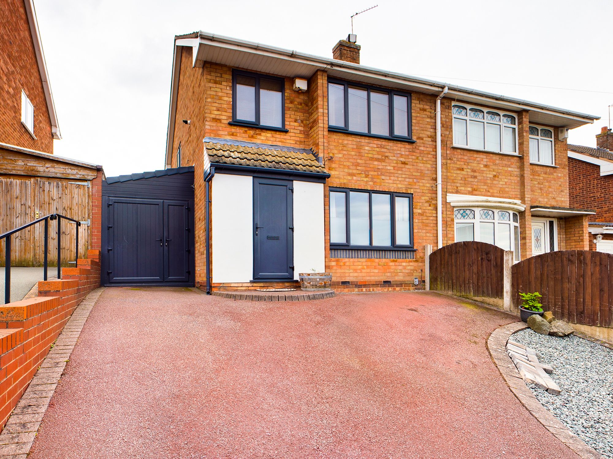 3 bed semidetached house for sale in Quantock Drive, Nuneaton CV10