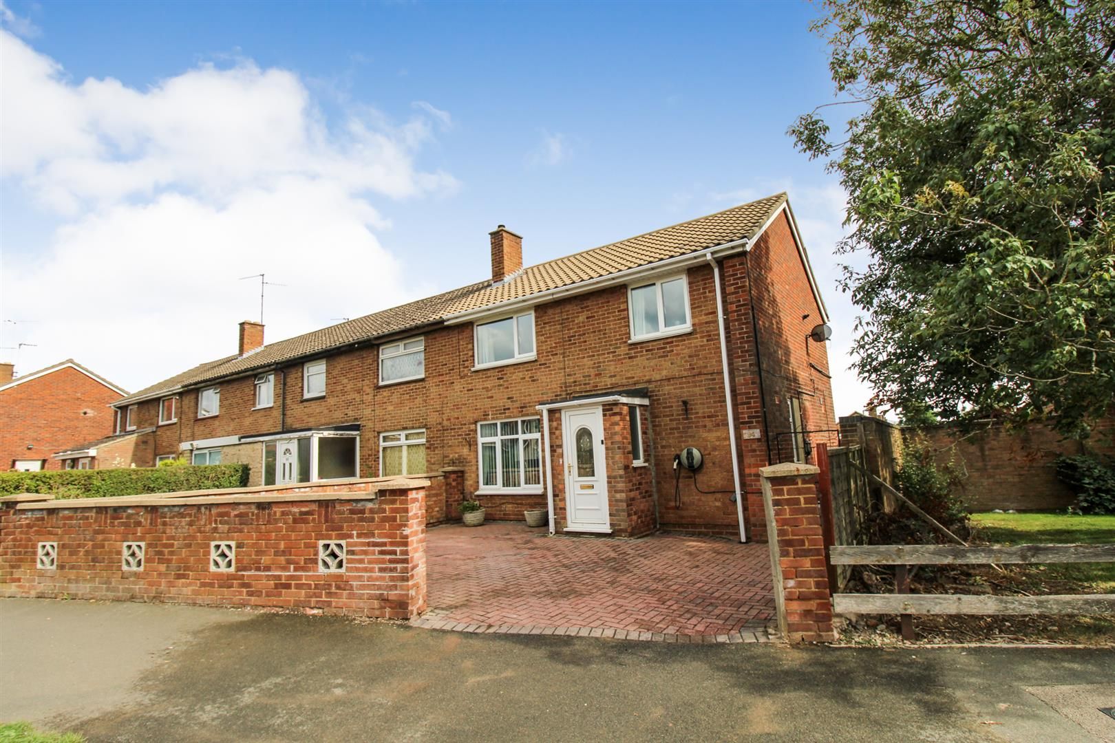 4 bed end terrace house for sale in Beanfield Avenue, Corby NN18 Zoopla
