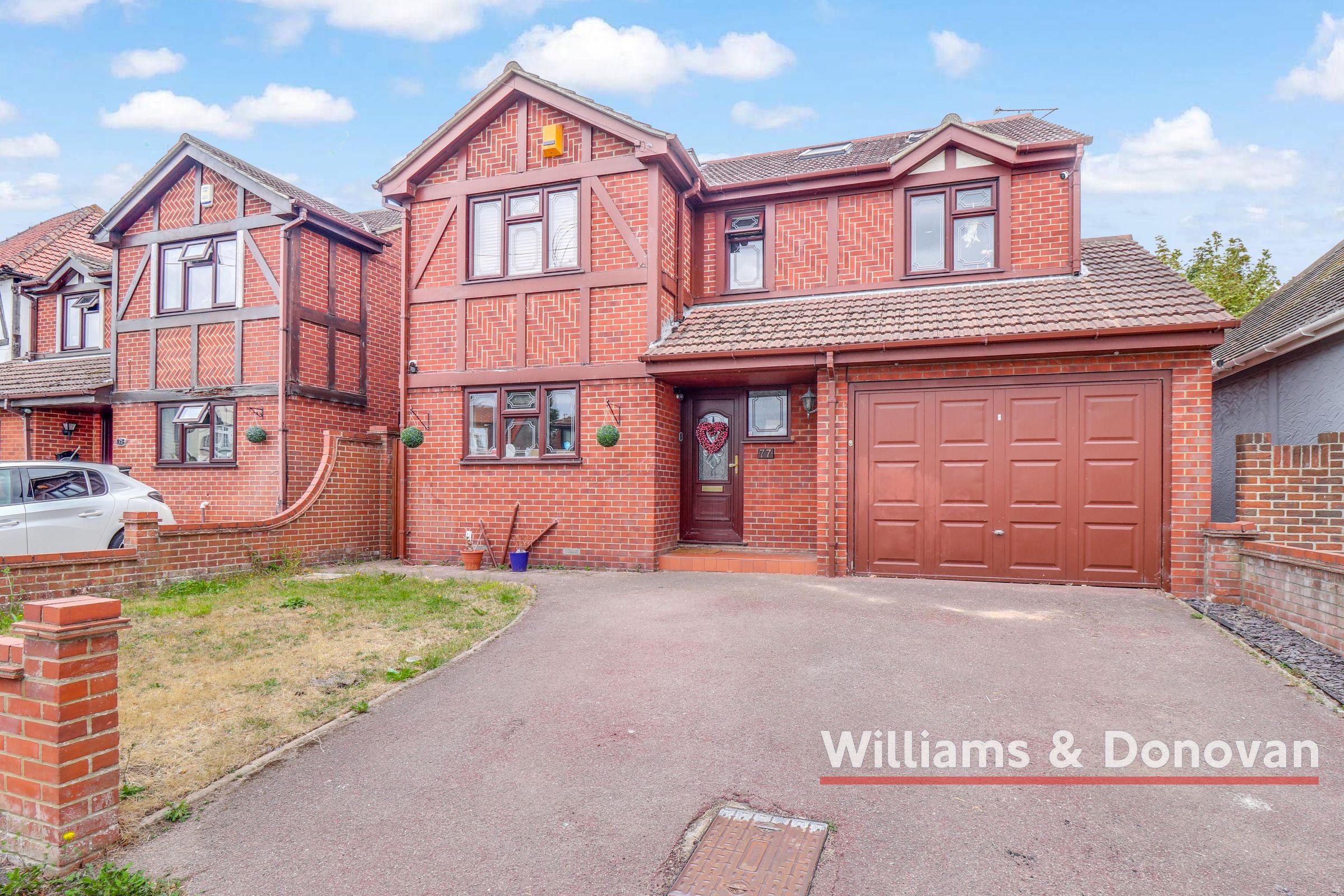 6 bed detached house for sale in Hatley Gardens, Benfleet SS7 Zoopla