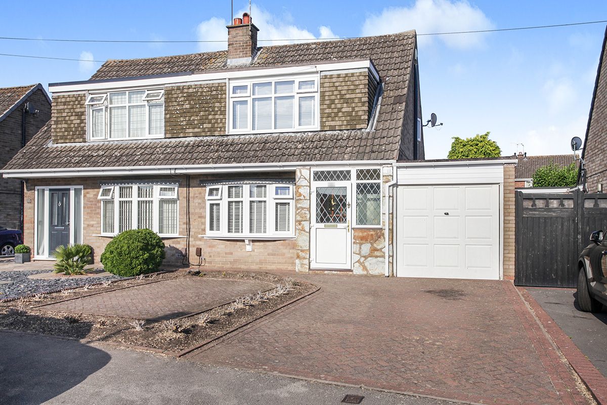 3 bed semidetached house for sale in Gallagher Road, Bedworth