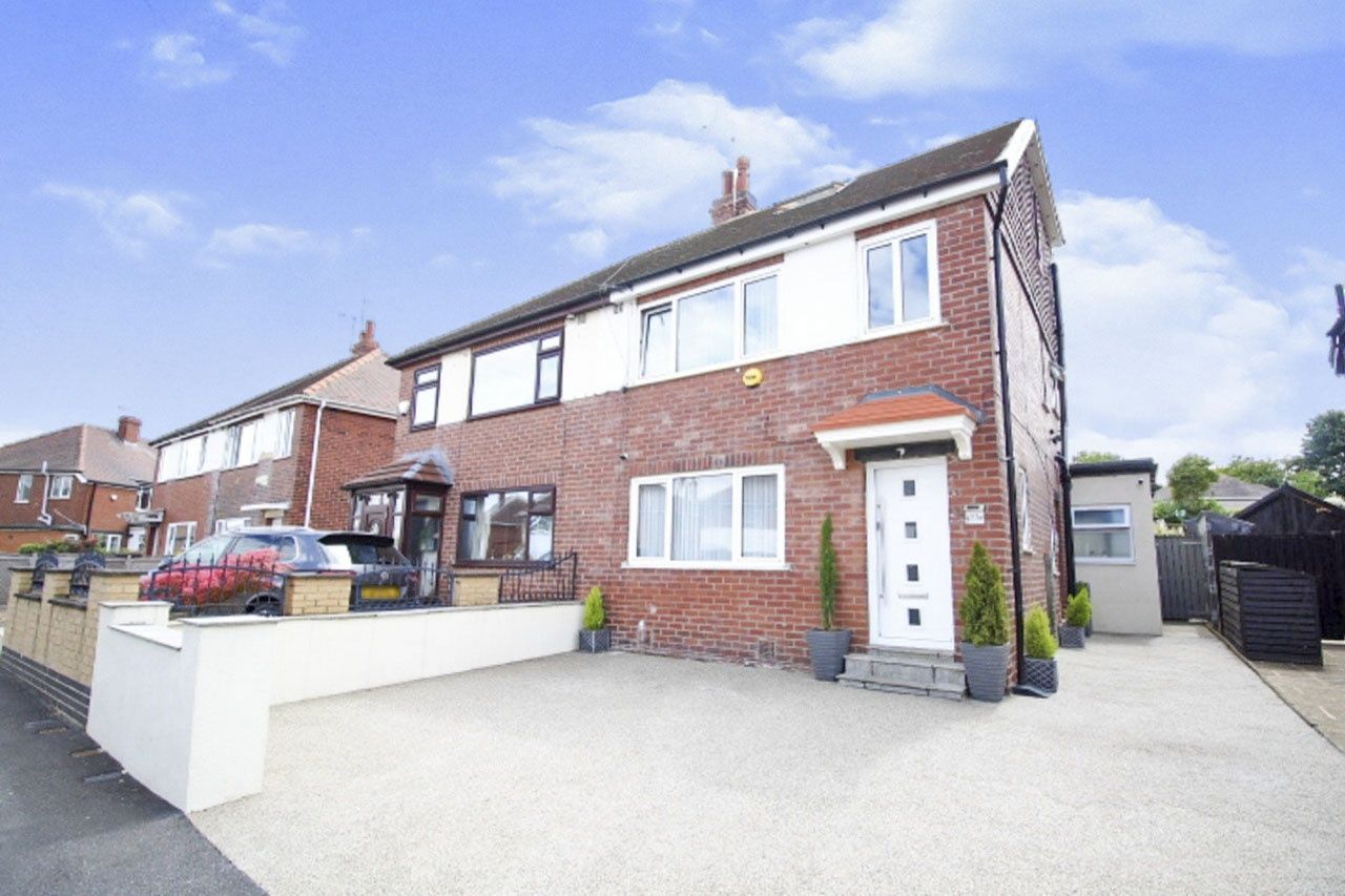 4 bed semidetached house for sale in Parkwood Road, Beeston, Leeds
