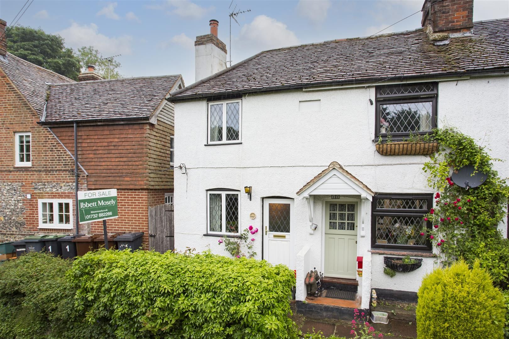 2 bed end terrace house for sale in Plaxdale Green Road, Stansted