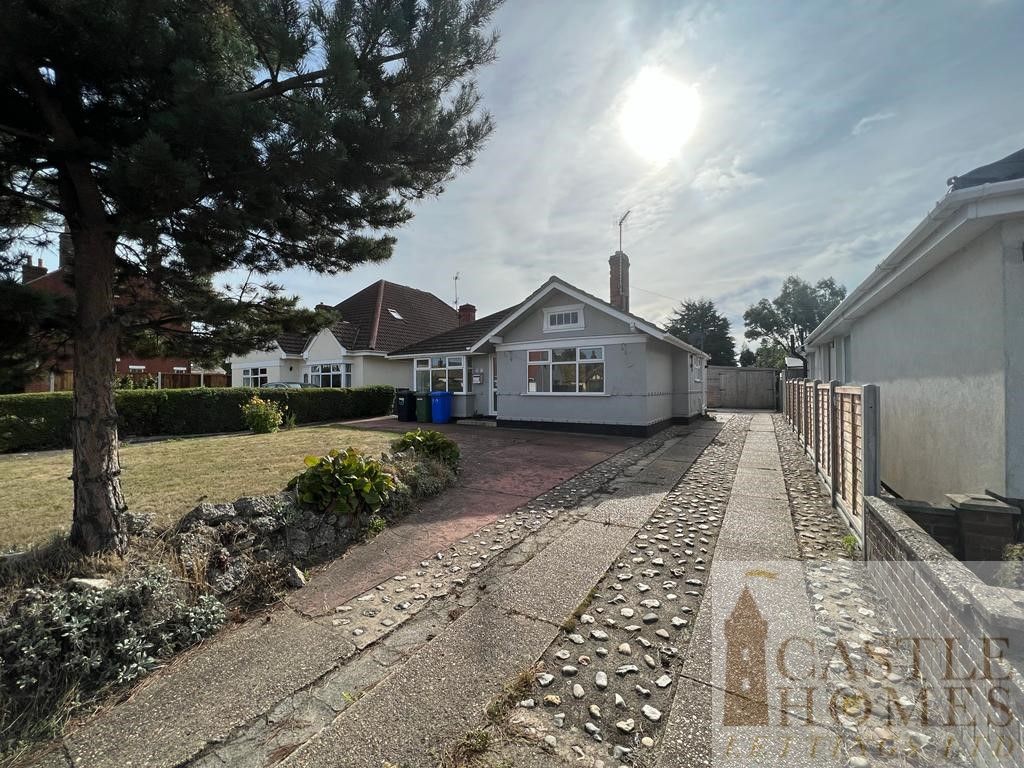 2 bed detached bungalow to rent in Normanston Drive, Lowestoft NR32