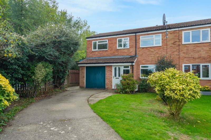 4 bed semidetached house for sale in Curtis Avenue, Abingdon OX14 Zoopla