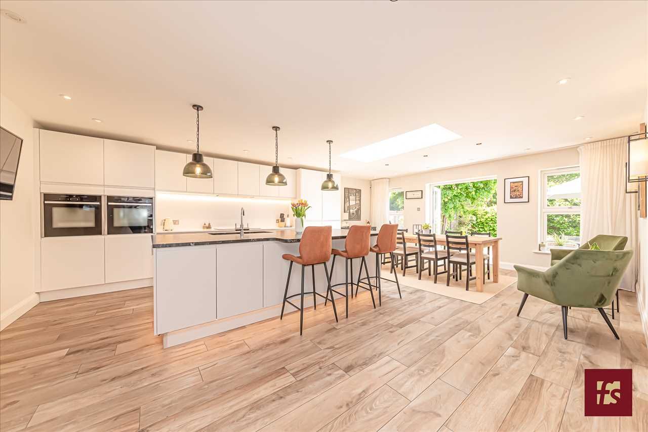 5 bed detached house for sale in The Avenue, Crowthorne RG45 Zoopla