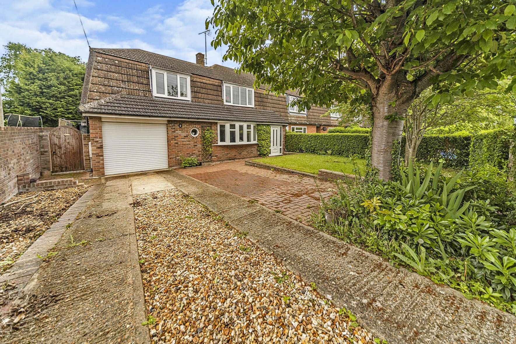 3 bed semidetached house for sale in Mayfield Crescent, Lower Stondon