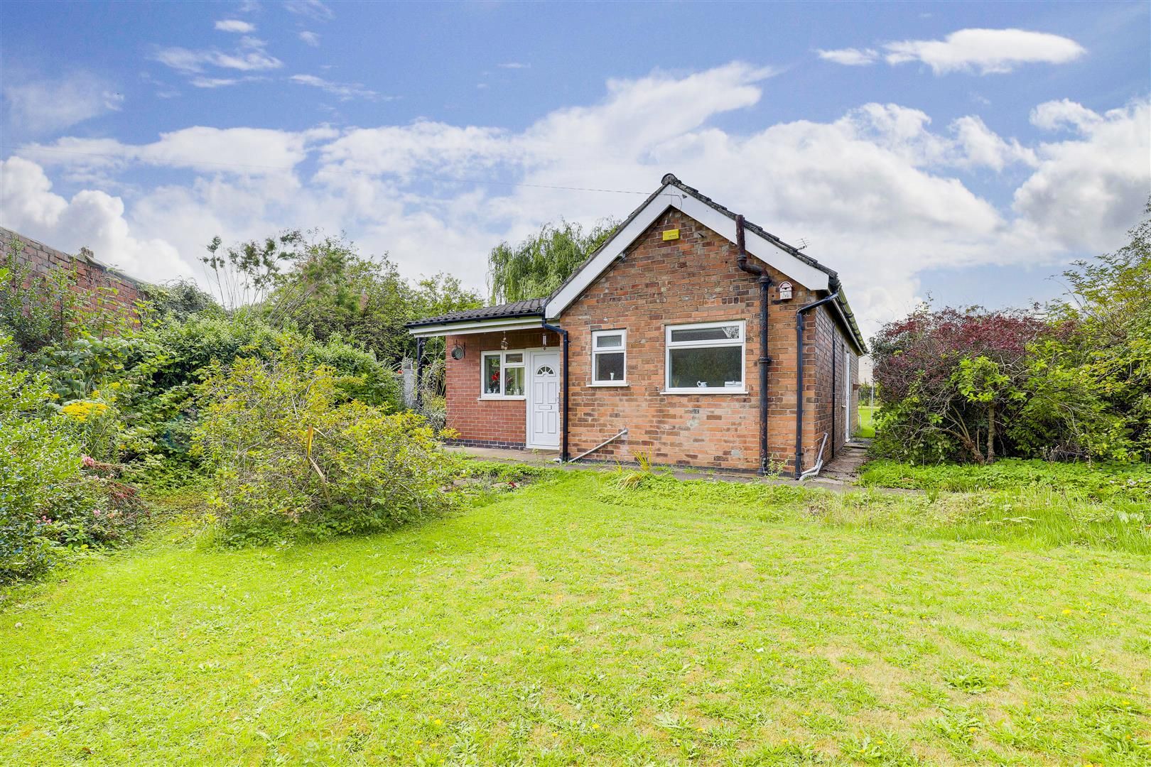 3 bed detached bungalow for sale in Papplewick Lane, Hucknall