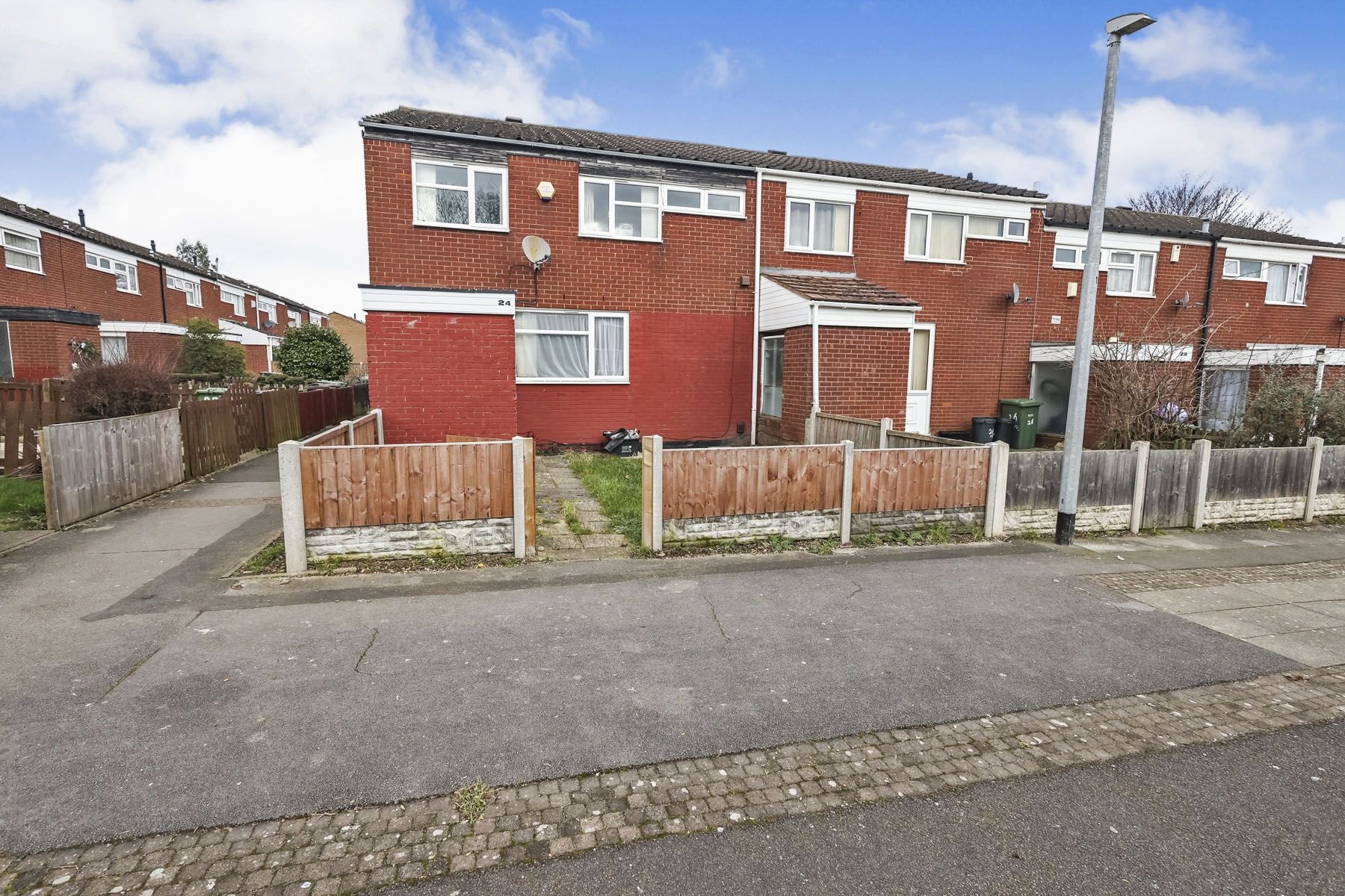 4 bed end terrace house for sale in Morris Croft, Smiths Wood