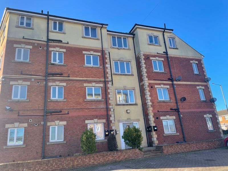 2 bed flat to rent in Cambridge Court, Tindale Crescent,