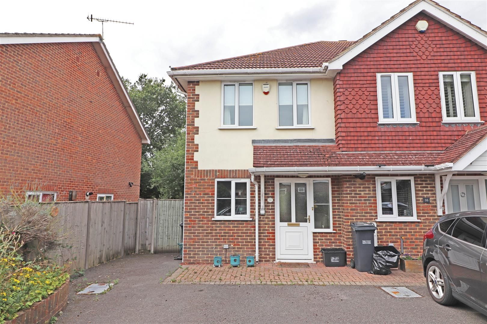 2 bed end terrace house for sale in Brookfield Close, Redhill RH1 Zoopla