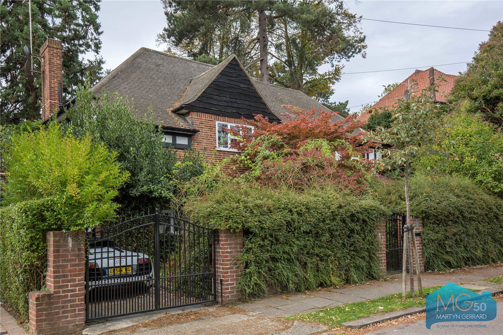 5 bed linkdetached house for sale in Cedars Close, Hendon, London NW4