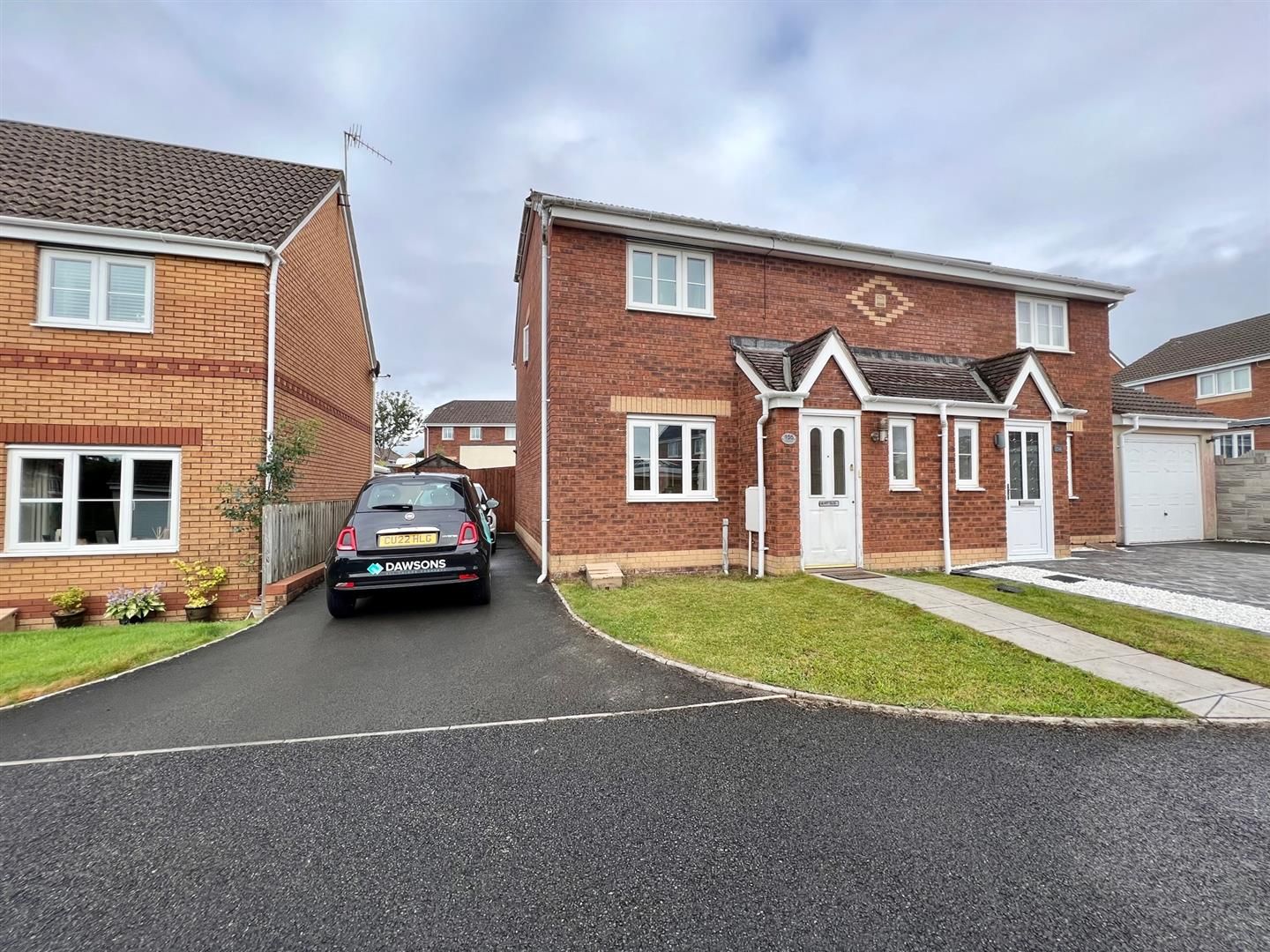 3 bed semidetached house for sale in Pant Bryn Isaf, Llwynhendy
