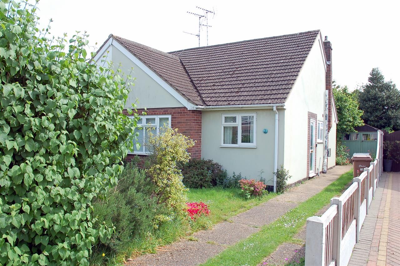 2 bed bungalow for sale in Gilmore Way, Great Baddow, Chelmsford CM2