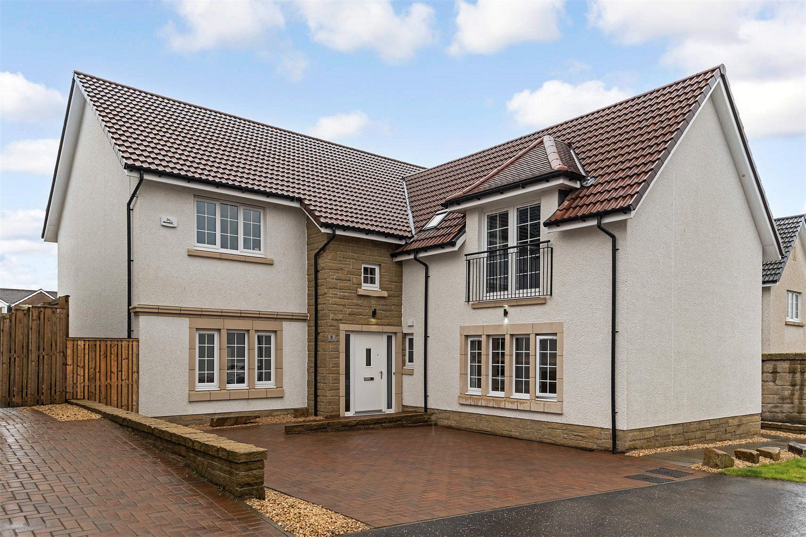 5 bed detached house for sale in Earlswood Crescent, Cumbernauld