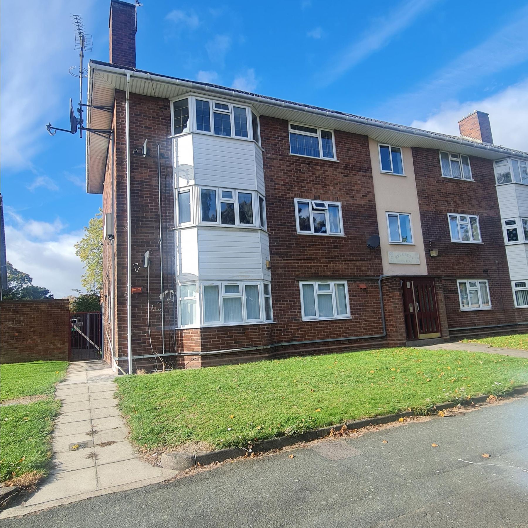 3 bed flat to rent in Hilton Road, Lanesfield, Wolverhampton WV4 Zoopla