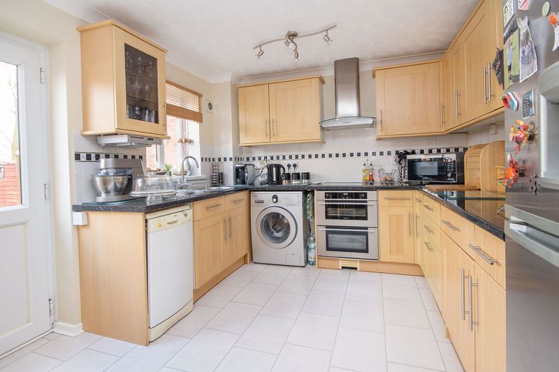 3 bed end terrace house for sale in Pebble Court, Marchwood, Southampton SO40 Zoopla