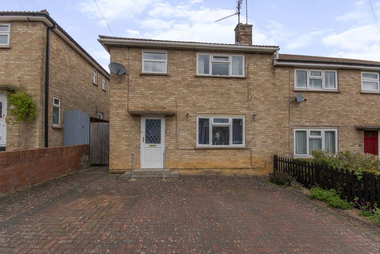 3 bed semidetached house for sale in Springfield Road, Oundle