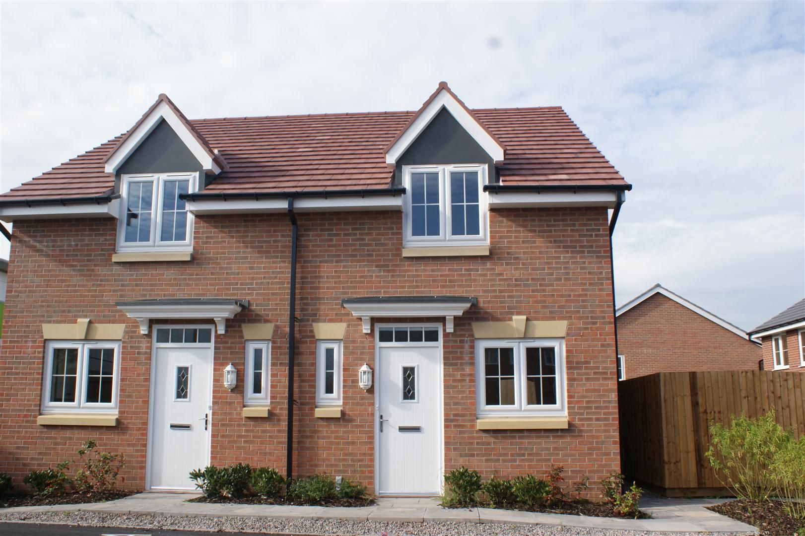 2 bed semidetached house to rent in Sanderling Way, Forest Town