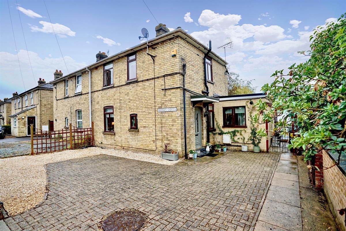 3 bed semidetached house for sale in Monks Cottages, Hunts End