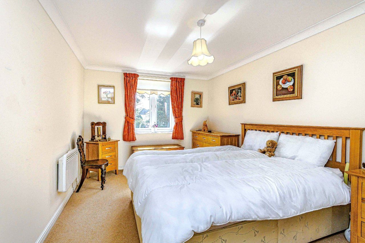 2 bed flat for sale in Limpsfield Road, Warlingham, Surrey CR6 Zoopla