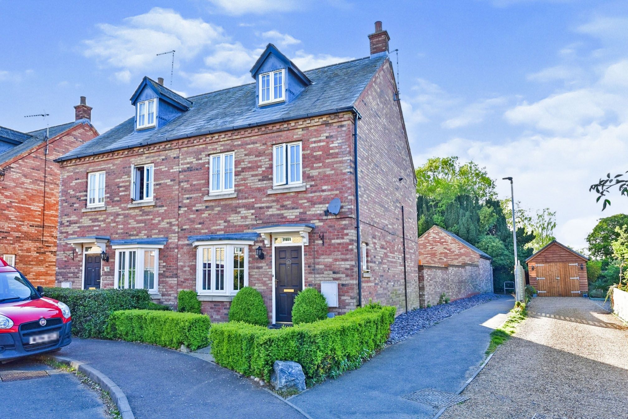 4 bed semidetached house for sale in Hampton Close, Fenstanton