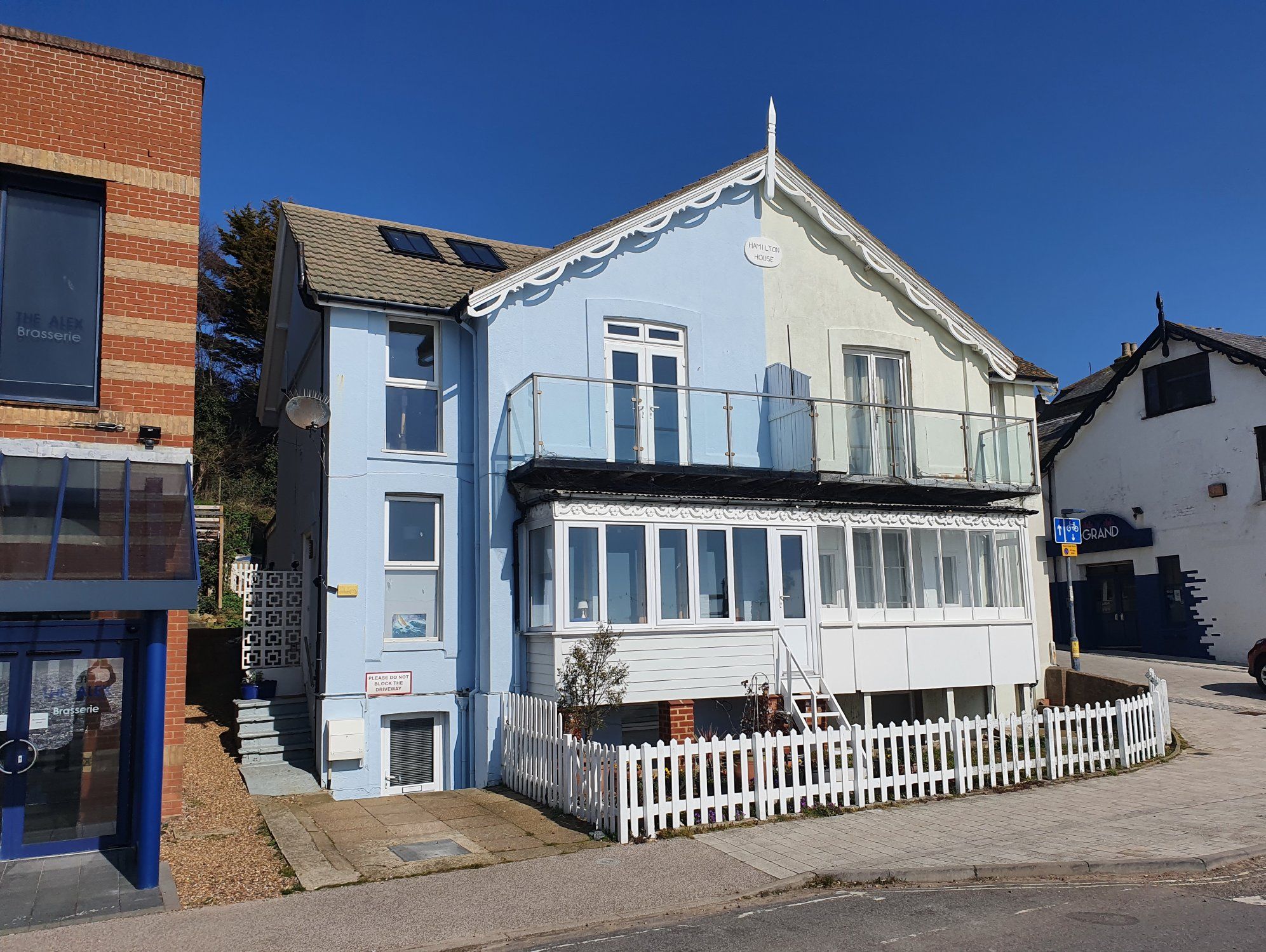 3 bed semidetached house for sale in Undercliff Road West, Felixstowe