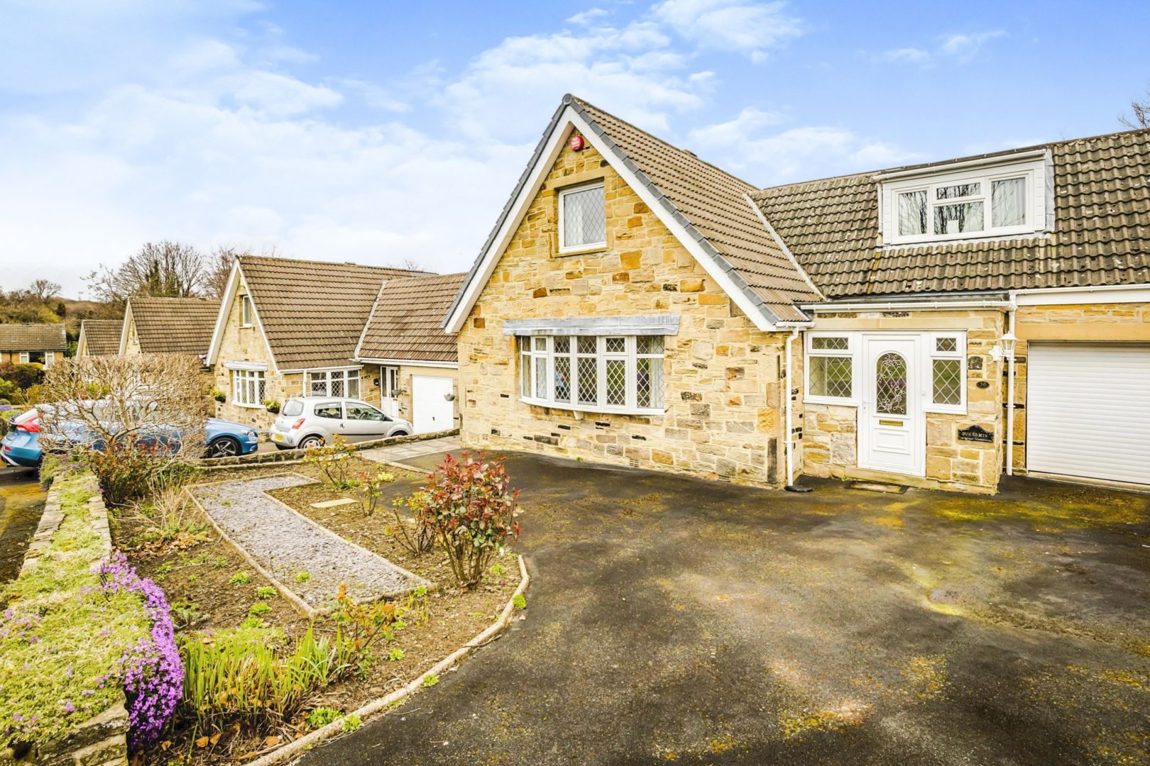 4 bed detached bungalow for sale in Netherwood Close, Huddersfield HD2