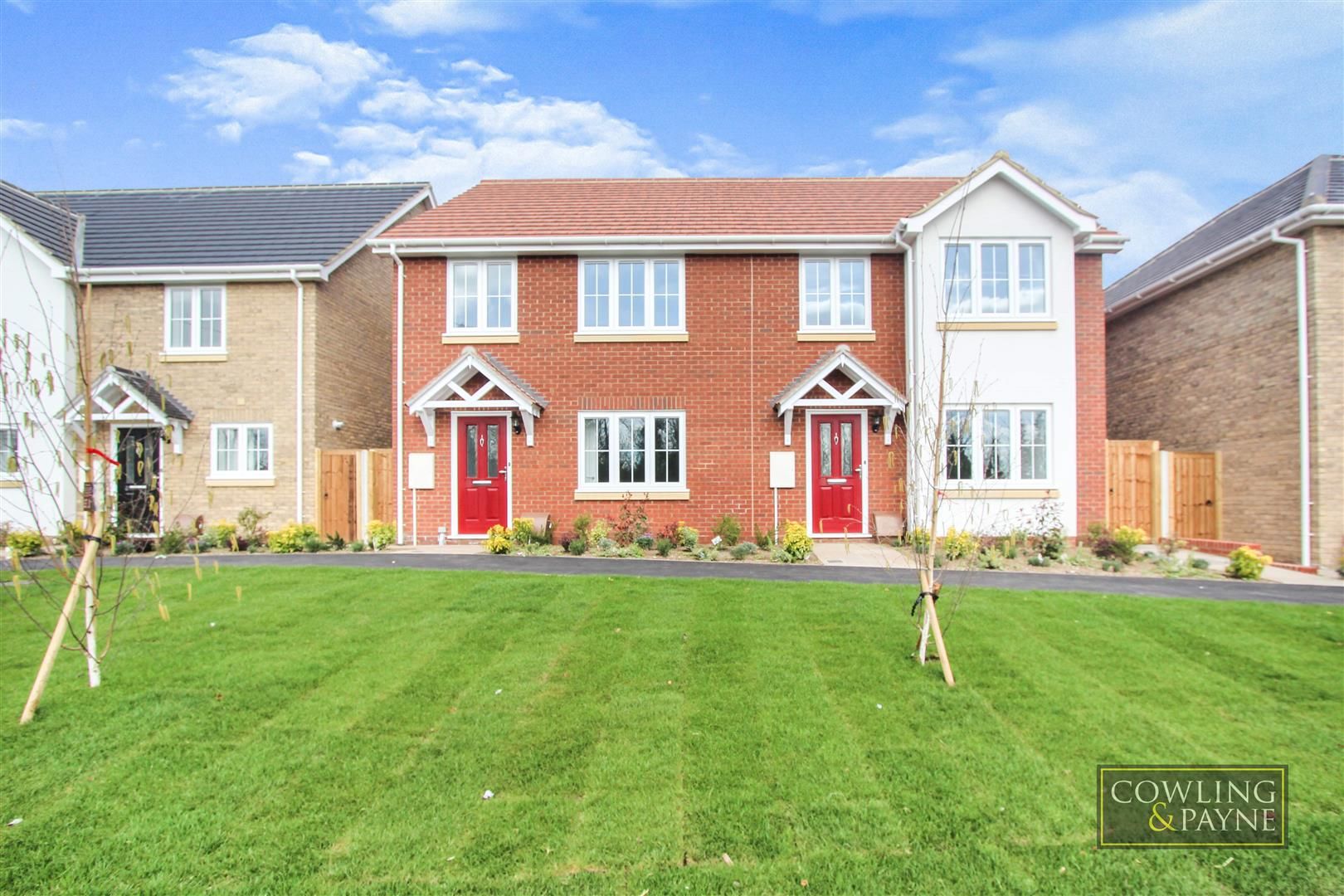 4 bed semidetached house for sale in London Road, Pitsea, Basildon