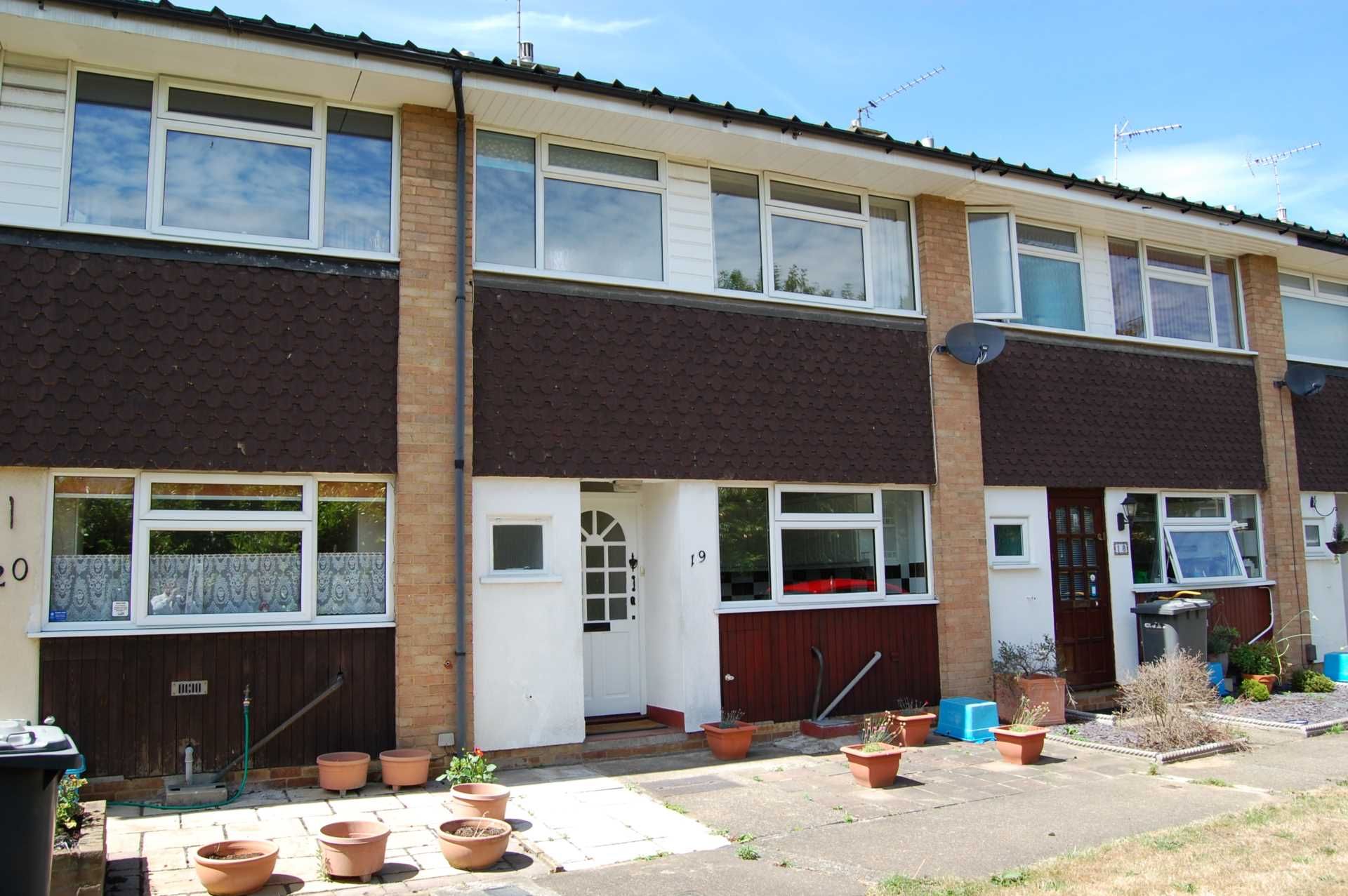 3 bed property to rent in Burn Close, Addlestone KT15 Zoopla