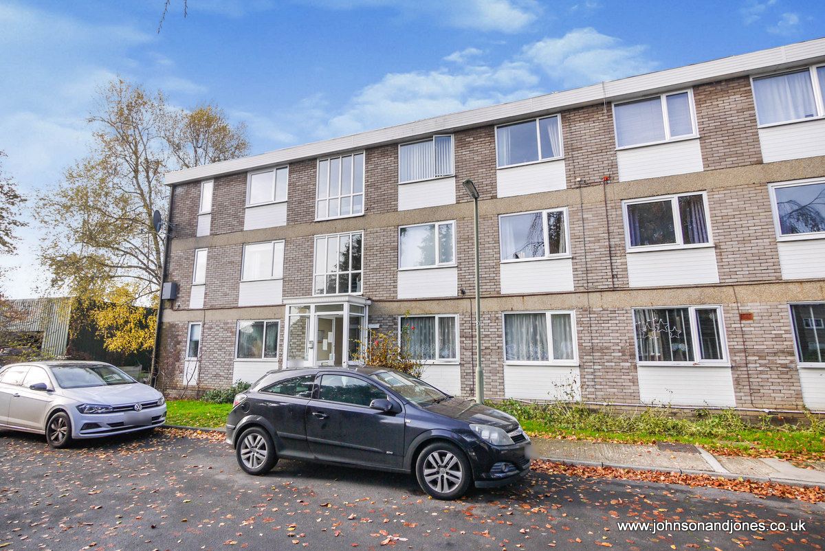 2 bed flat to rent in Langton Close, Addlestone KT15 Zoopla