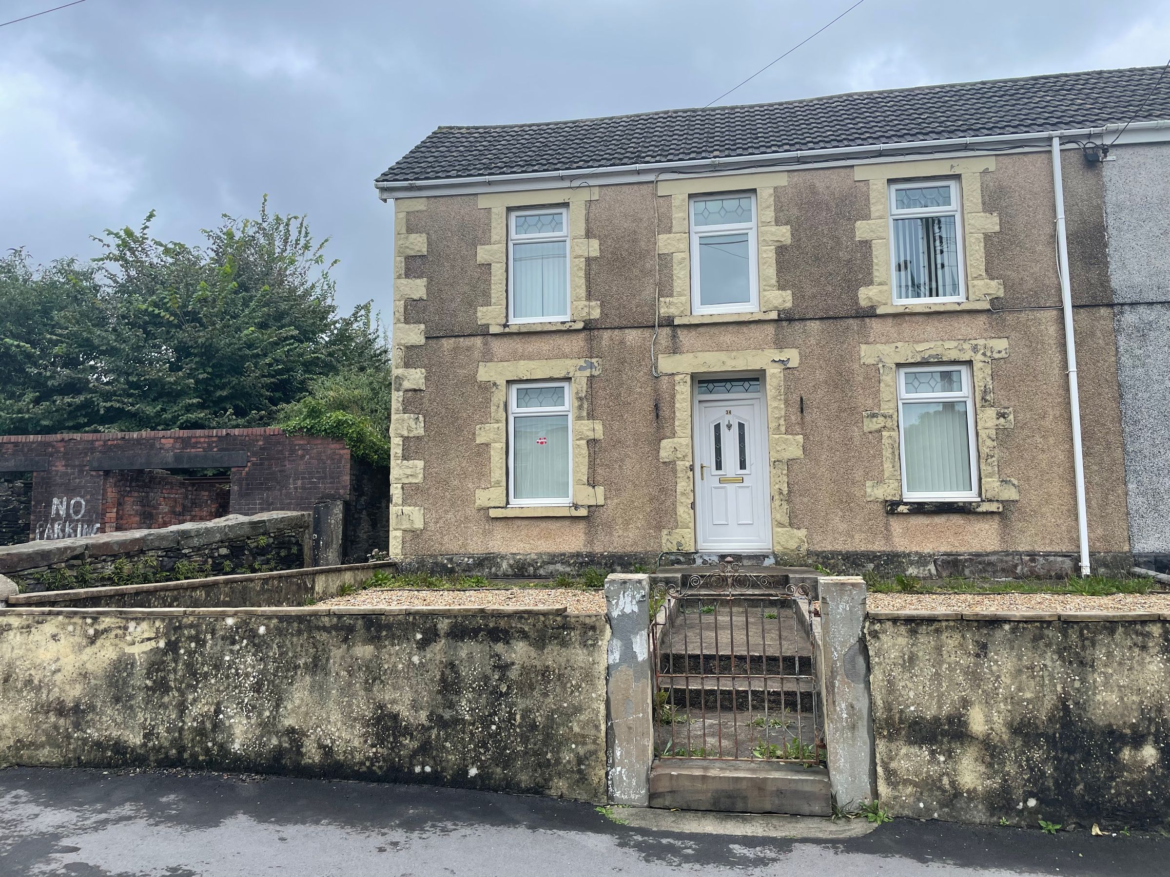 4 bed semidetached house for sale in Carmarthen Road, Cross Hands