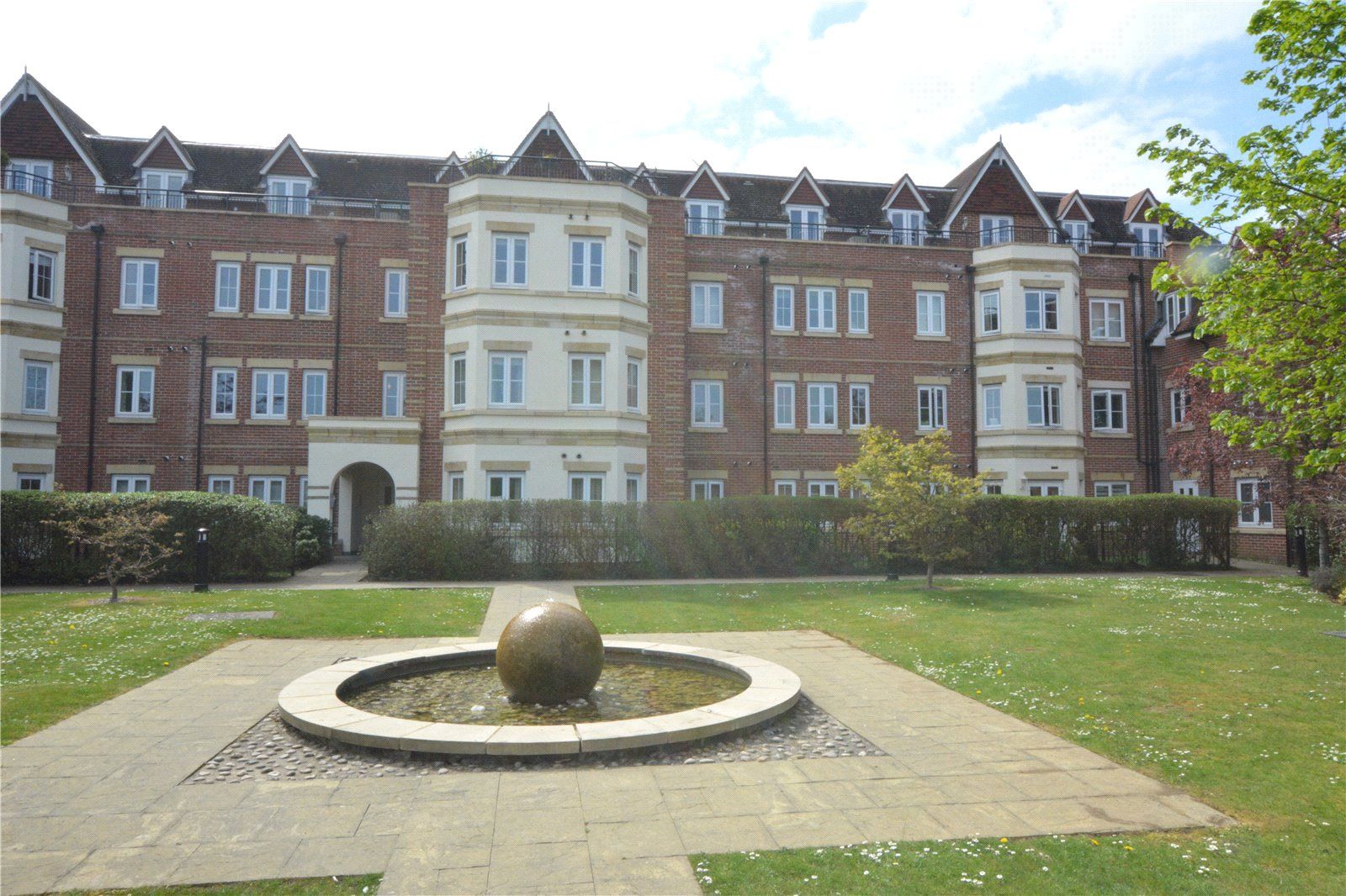 London Road, Burpham, Guildford GU1  