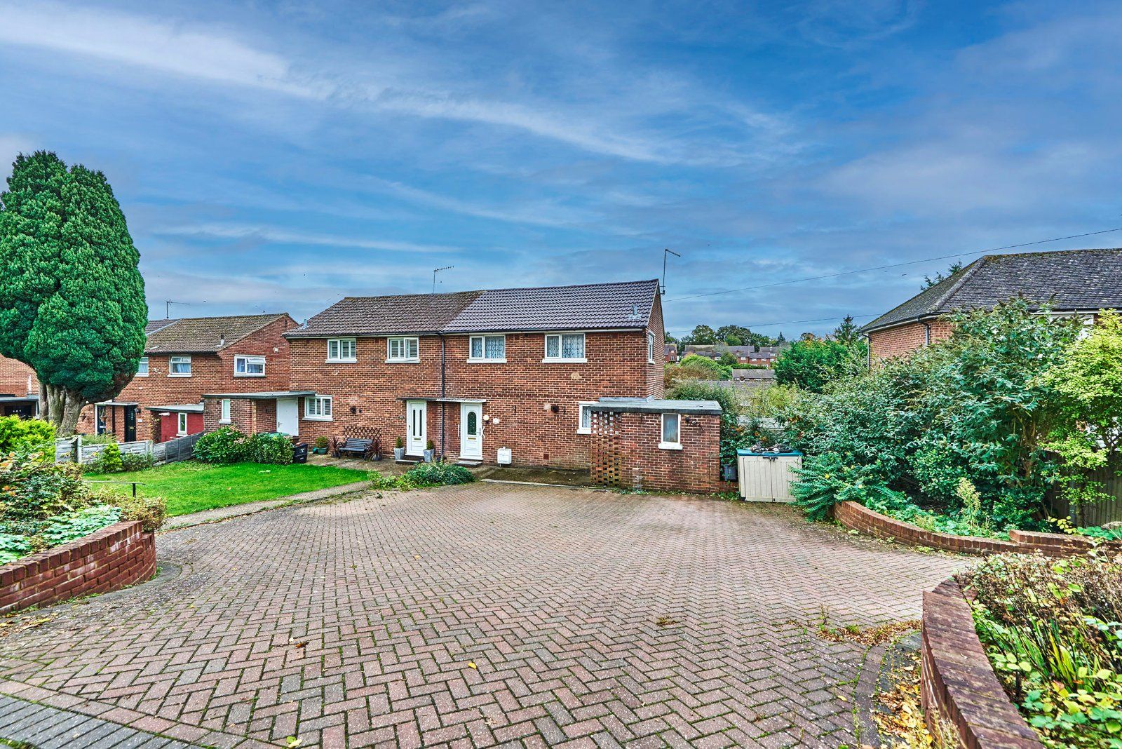 3 bed semidetached house for sale in Batchwood Drive, St. Albans