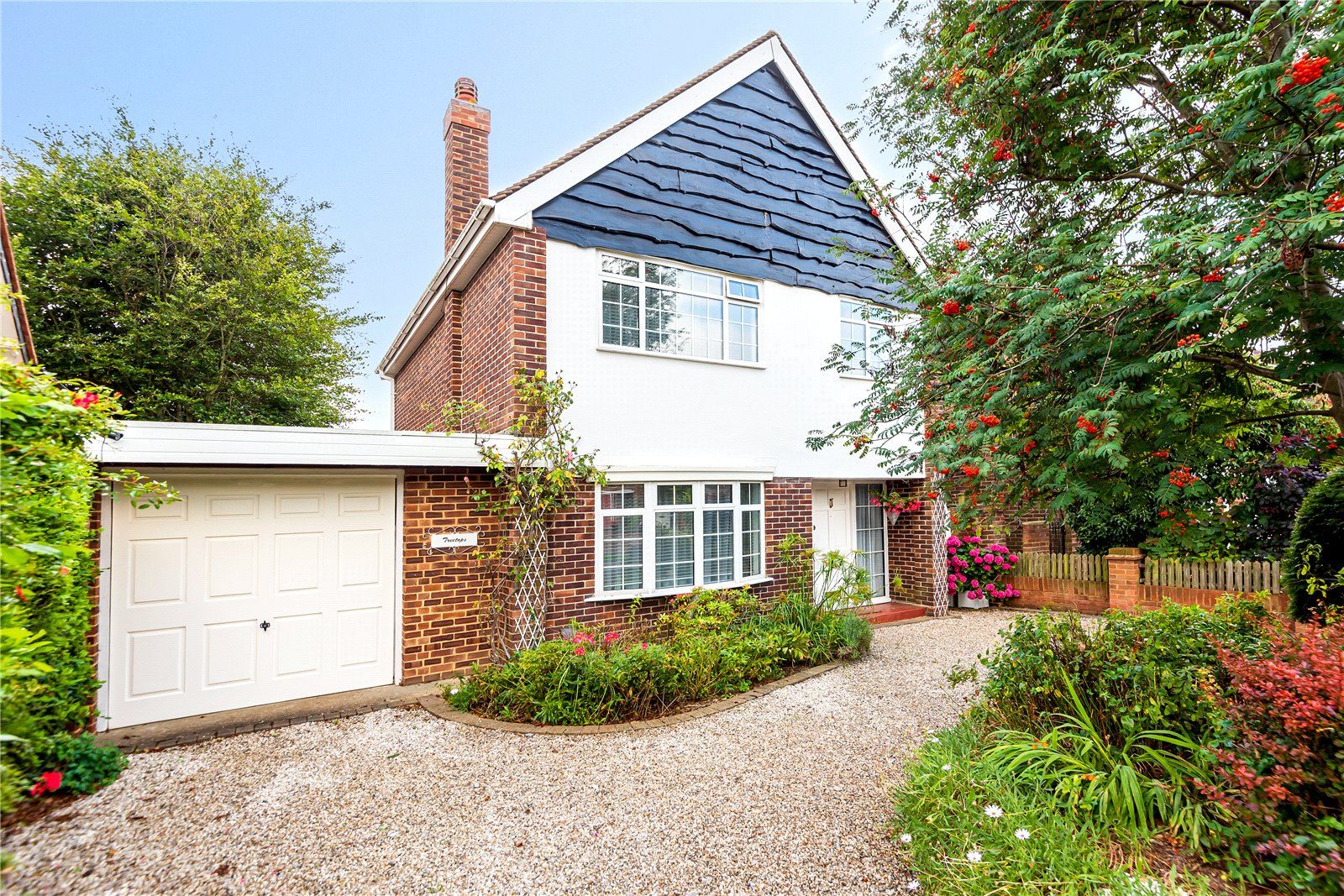 3 bed detached house for sale in Bowyer Crescent, Denham