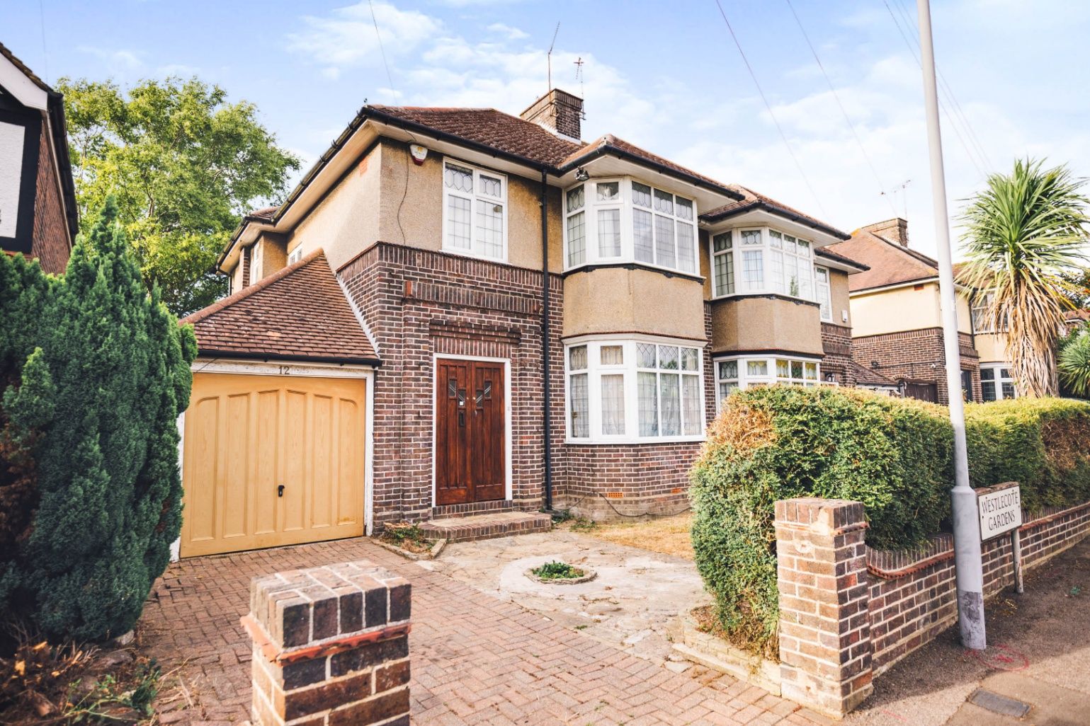 3 bed semidetached house for sale in Westlecote Gardens, Luton LU2