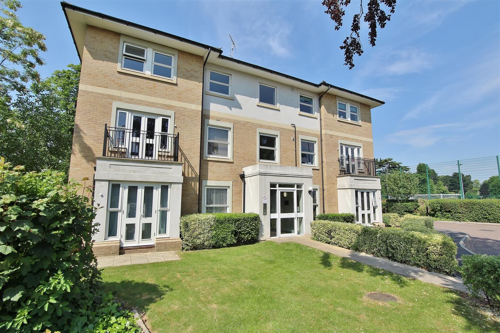 2 bed flat for sale in Meadowbank Close, Osterley, Isleworth TW7 Zoopla