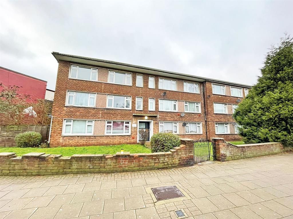 2 bed flat for sale in Whalebone Lane South, Dagenham RM8 Zoopla