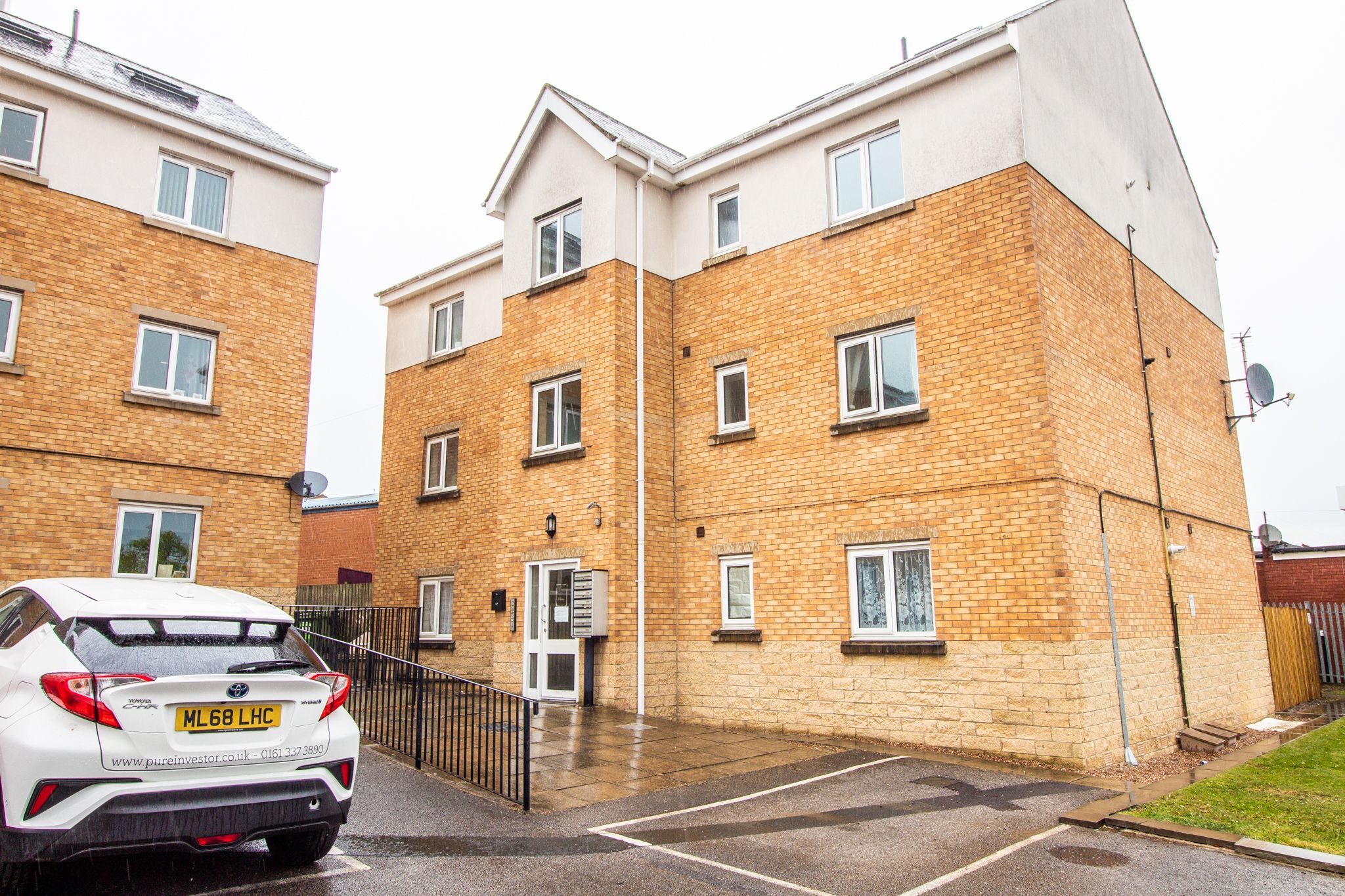 2 bed flat for sale in Lemans Drive, Dewsbury WF13 Zoopla