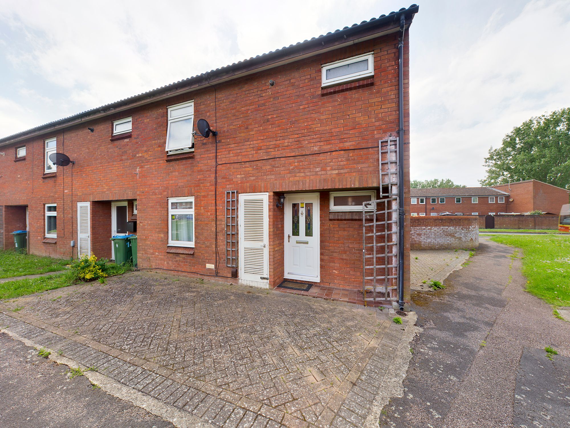 Alwin Close, Walton Court, Aylesbury HP21  