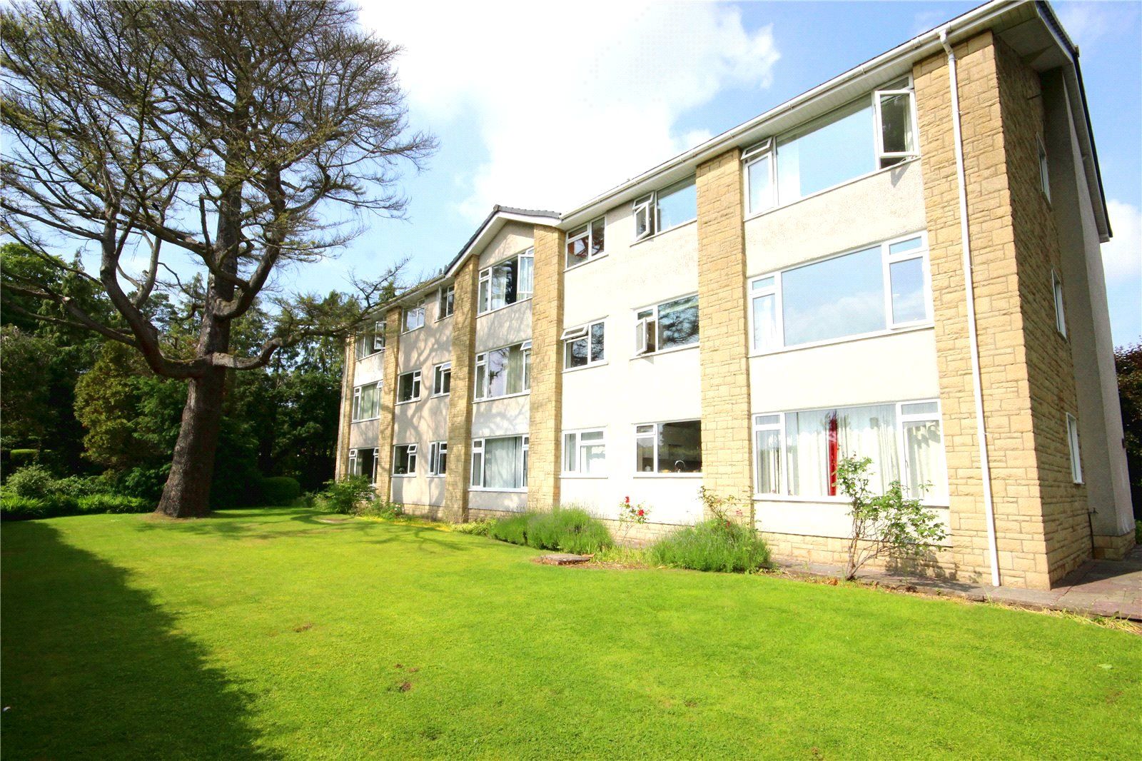 2 bed flat for sale in Cedar Court, Grove Road, Coombe Dingle, Bristol