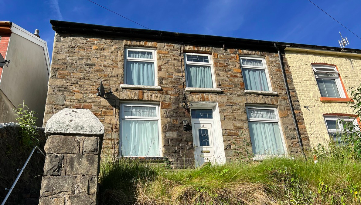 3 bed end terrace house to rent in Margaret Street Pontygwaith