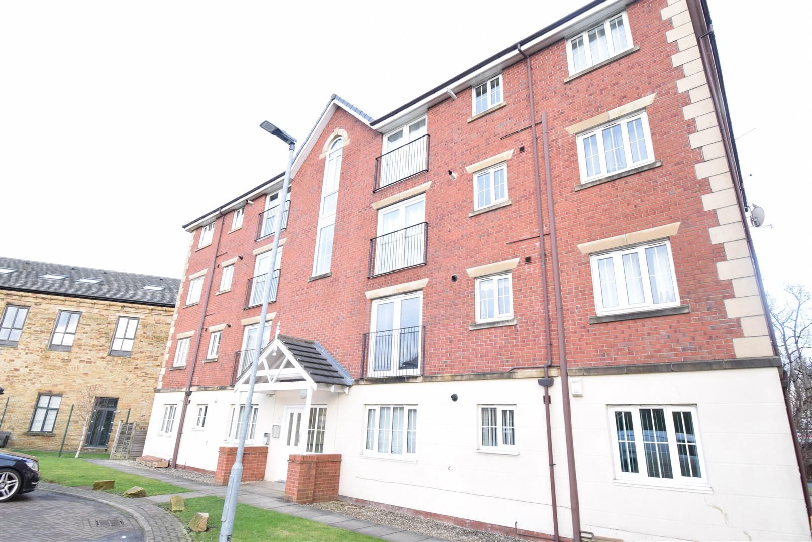 2 bed flat to rent in Moorcroft, Ossett WF5 Zoopla