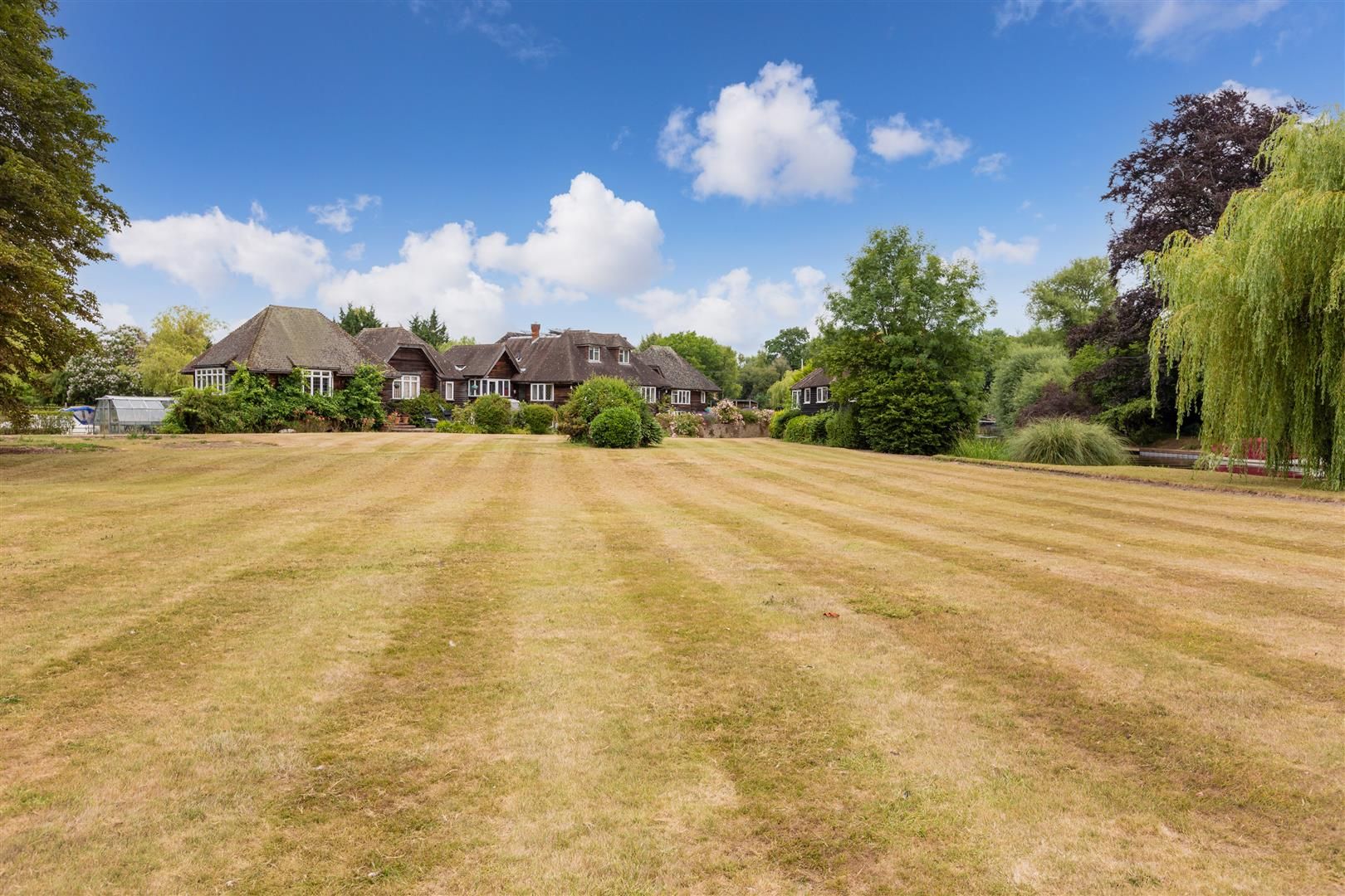 8 bed detached house for sale in Loddon Drive, Wargrave, Reading RG10