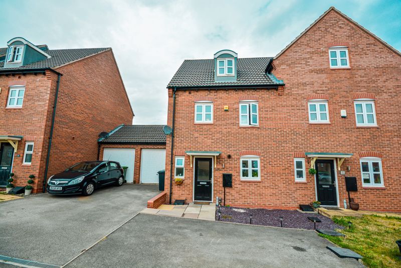 4 bed semidetached house for sale in 18 Lynemouth Court, Nottingham
