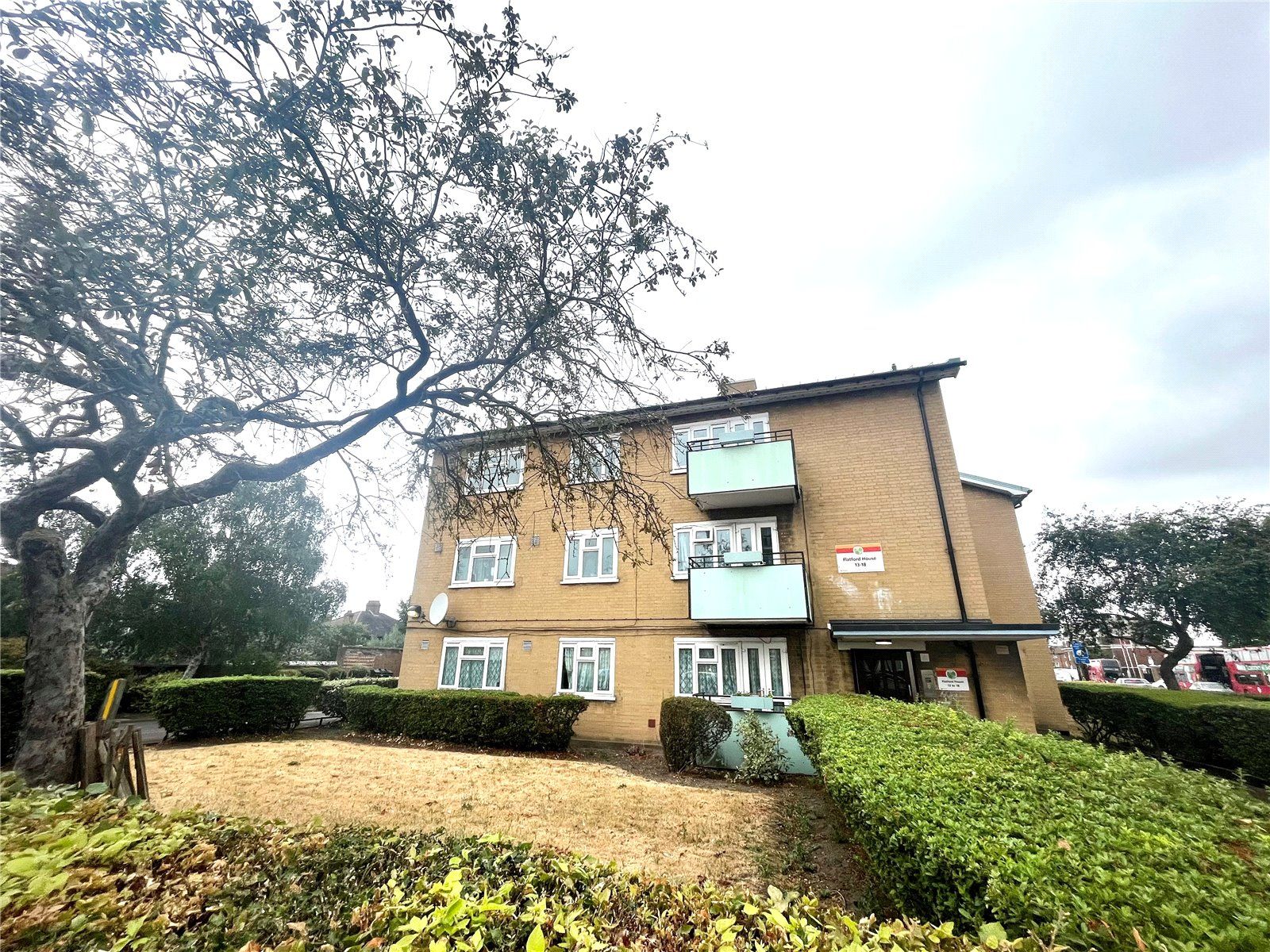 4 bed flat for sale in Bromley Road, London SE6 Zoopla