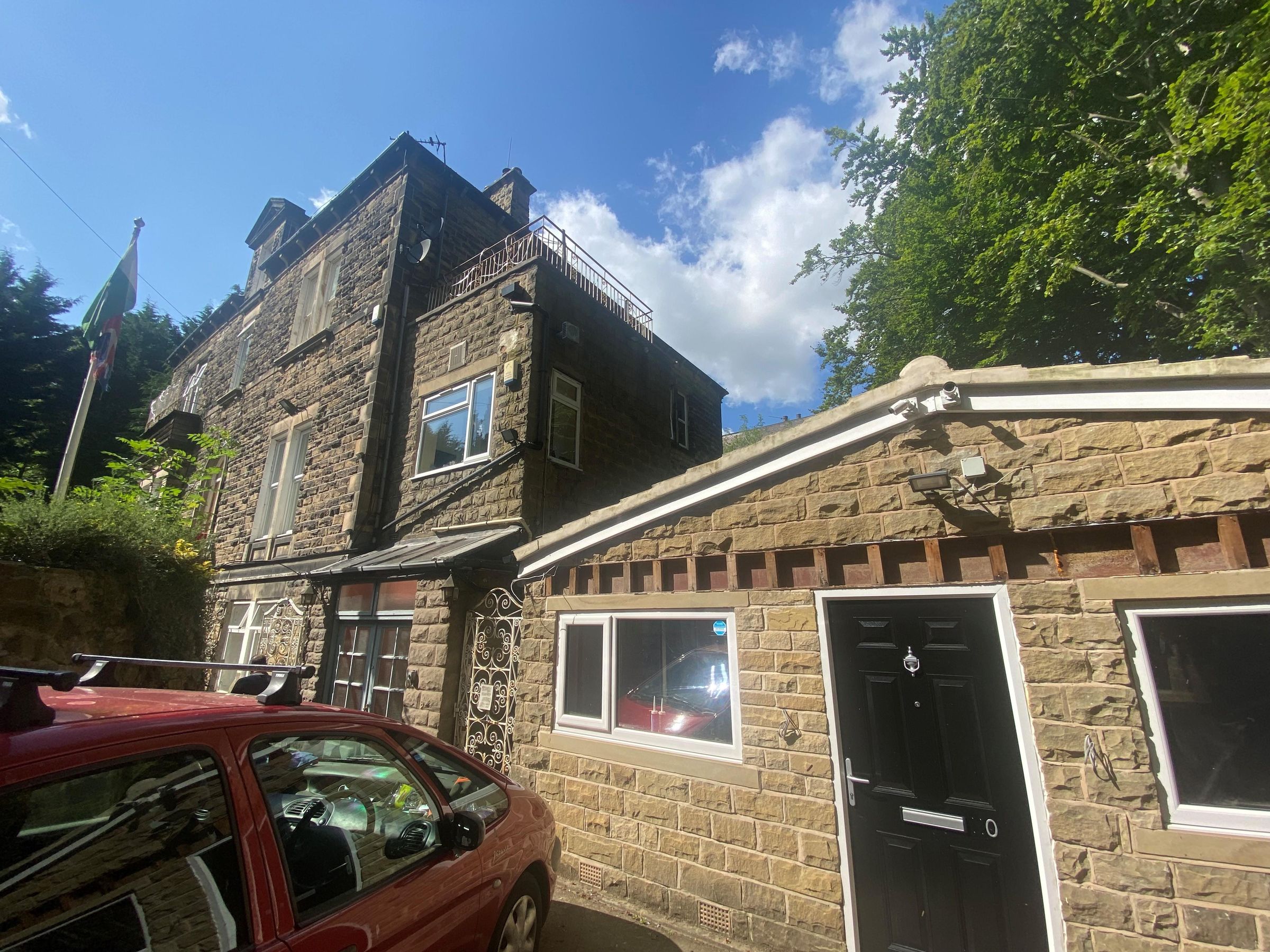 3 bed flat to rent in Falmers Cottages, Cliff Lane, Headingley, Leeds